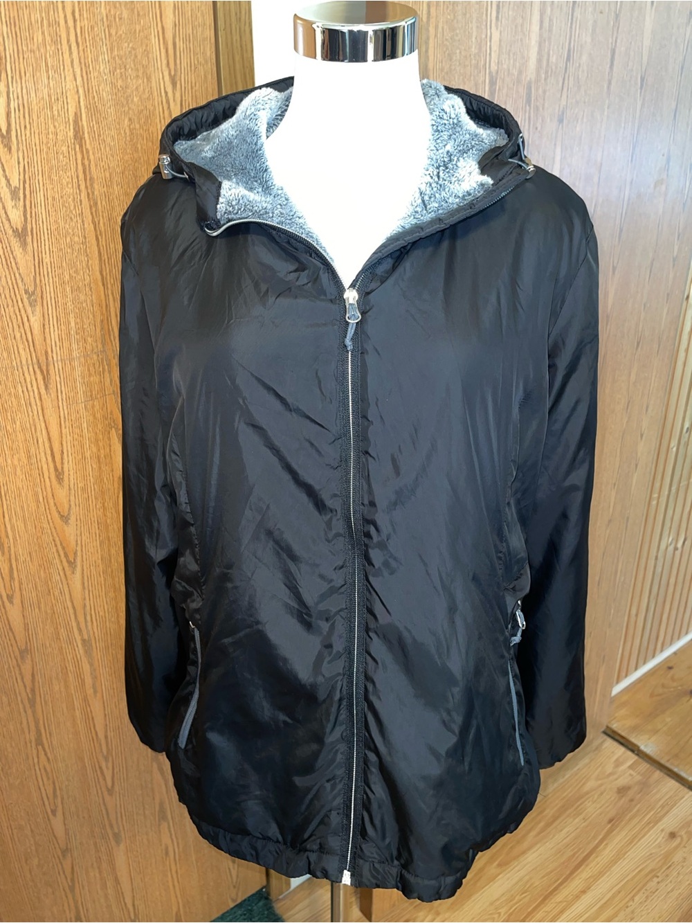 Free Country Womenโs Black Hooded Jacket with Gray Faux-Fur Lining